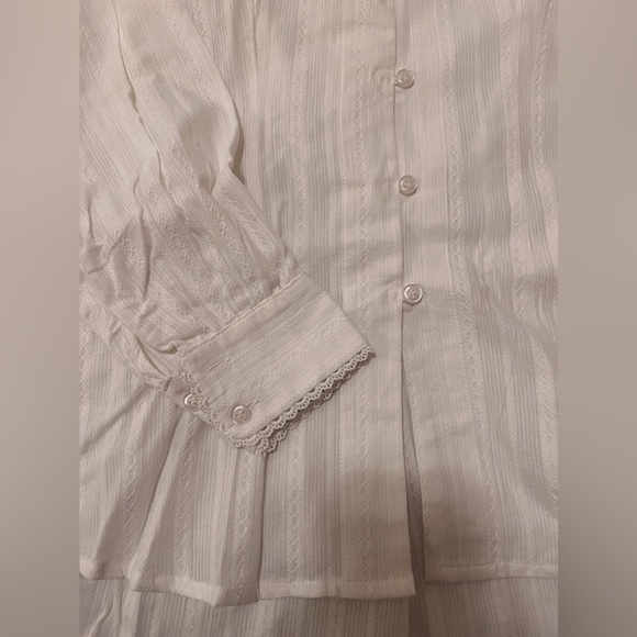 White shirt - Picture 9 of 9